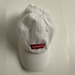 Levi’s White Hat